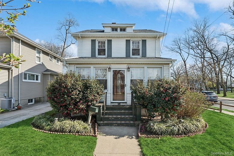 262 Floral Boulevard