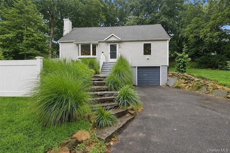 2639 N Wading River Road