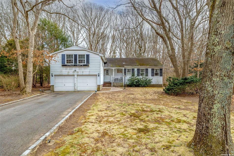 Image 1 of 24 for 264 N Country Road in Long Island, Smithtown, NY, 11787