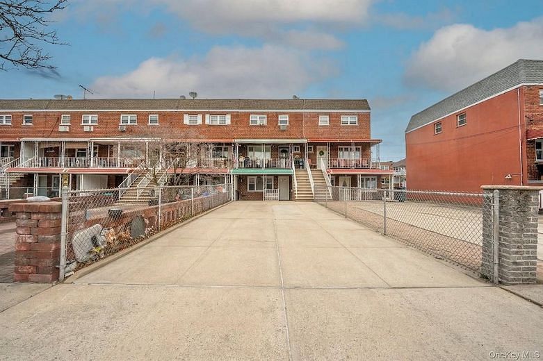 264 Throgs Neck Boulevard