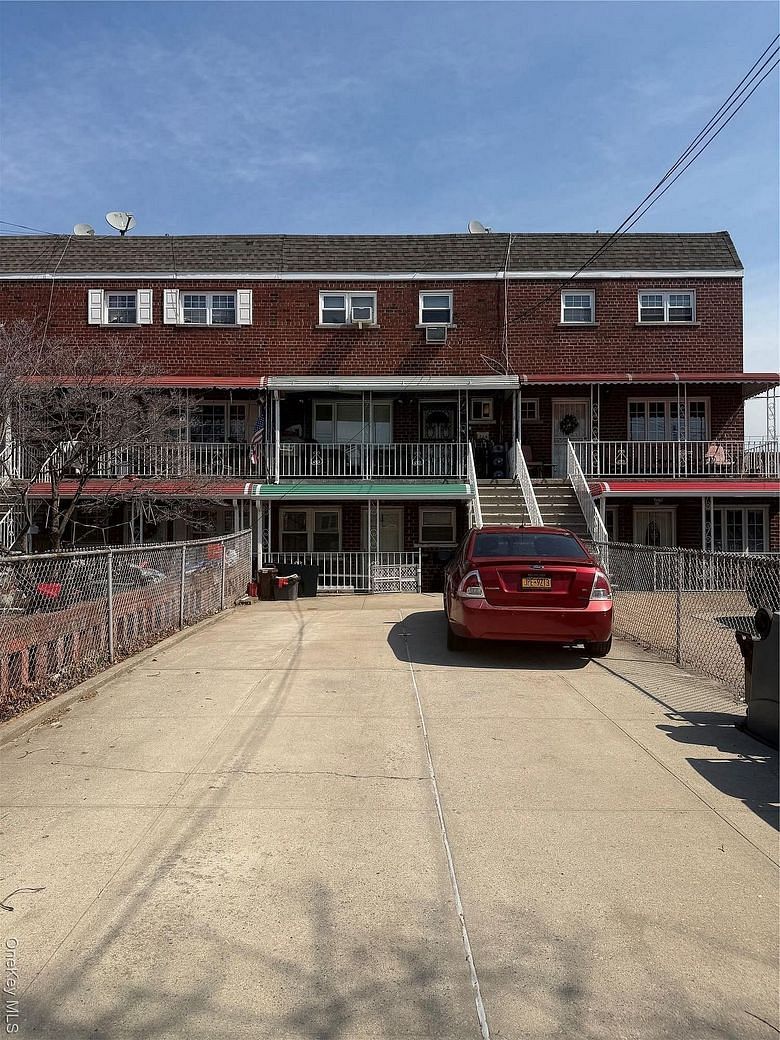 264 Throgs Neck Boulevard