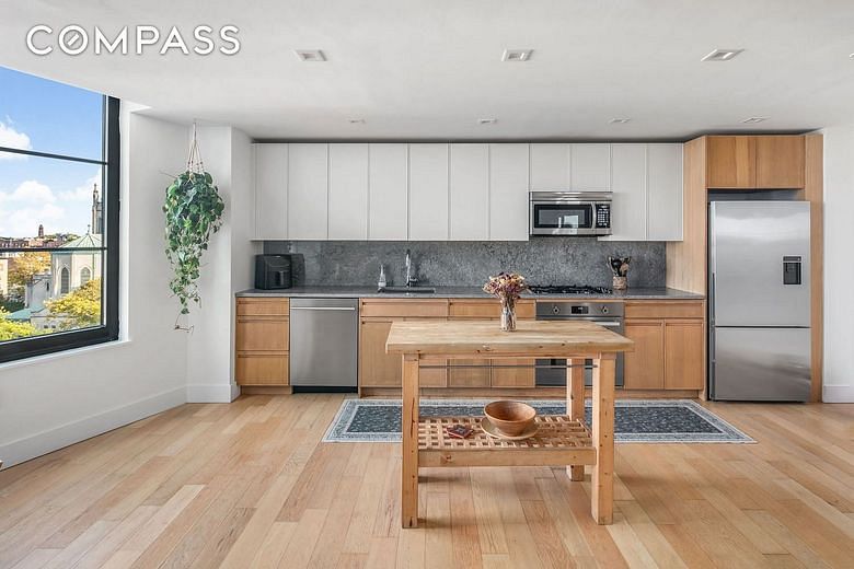 264 Webster Avenue #PH811