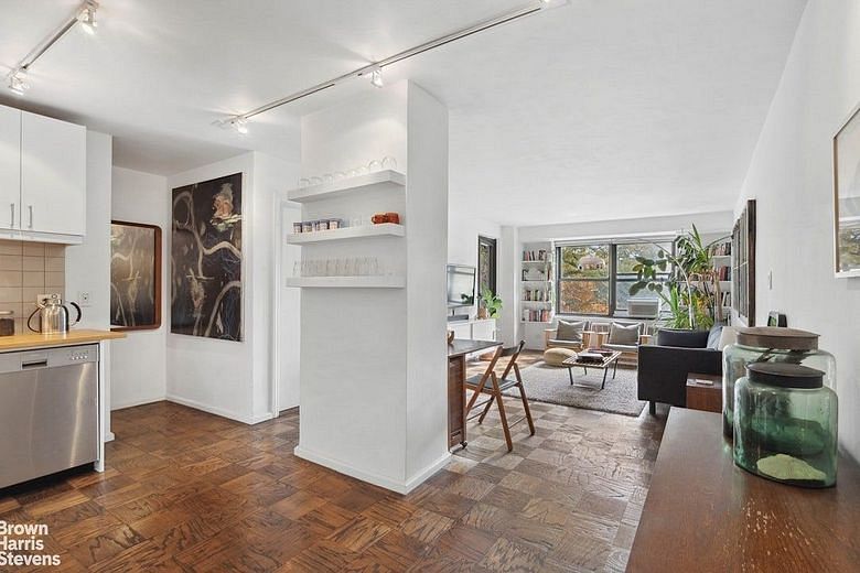 266 East Broadway #B207