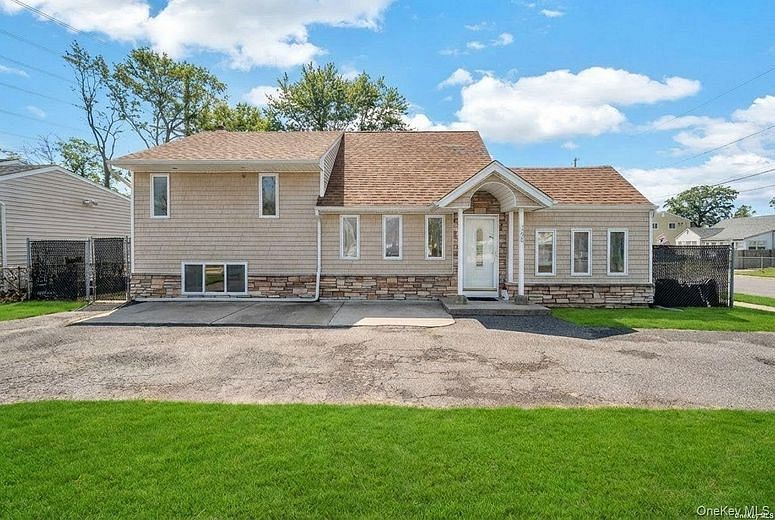 266 Ronkonkoma Avenue