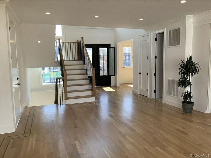 2661 Hyacinth Street