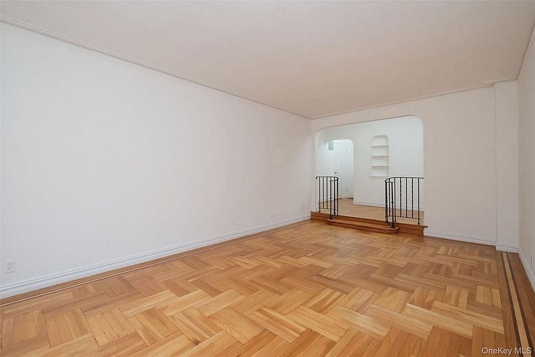 2685 Creston Avenue #2-L