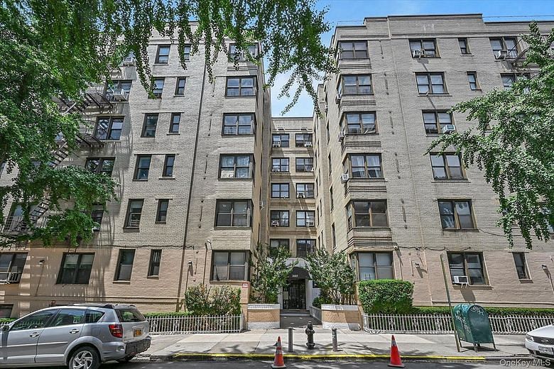2685 Creston Avenue #3-H