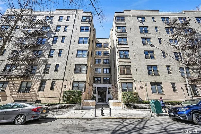 2685 Creston Avenue #4-A