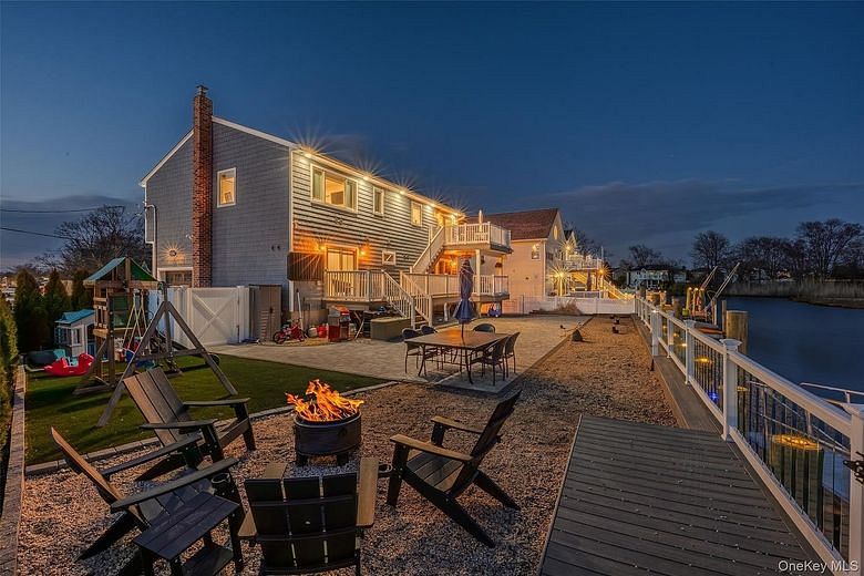 2689 Riverside Avenue