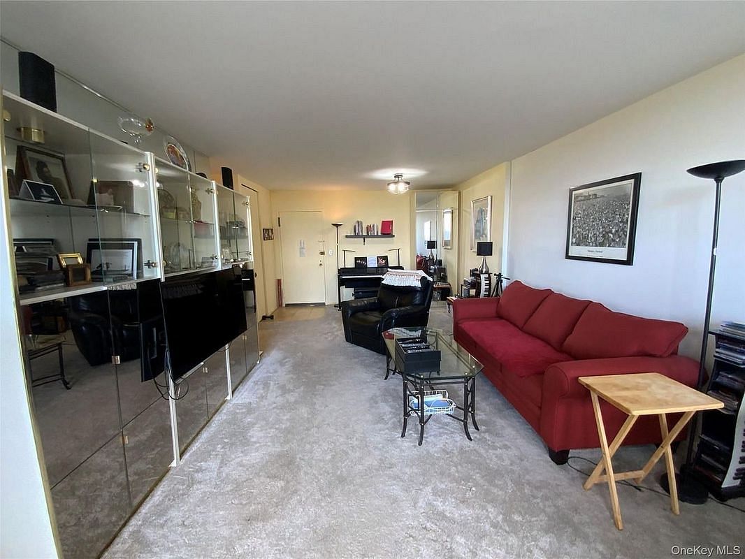 Image 1 of 27 for 26910 Grand Central Parkway #9R in Queens, Floral Park, NY, 11005