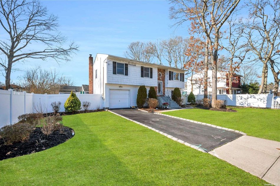 Image 1 of 36 for 1646 Claas Avenue in Long Island, Holbrook, NY, 11741