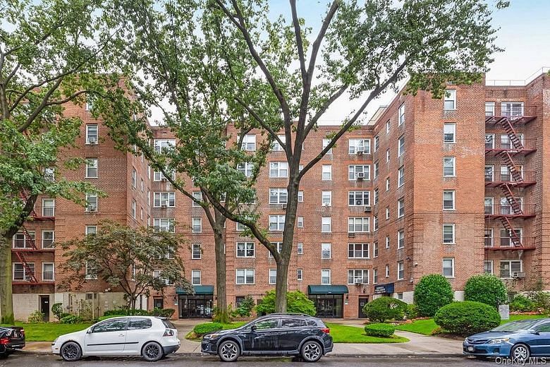 27-10 Parsons Boulevard #1F