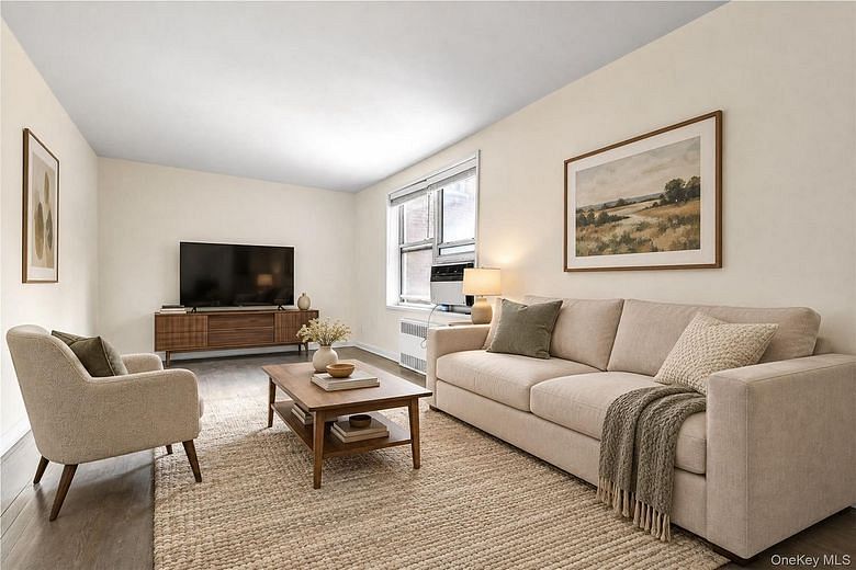 27-10 Parsons Boulevard #2F