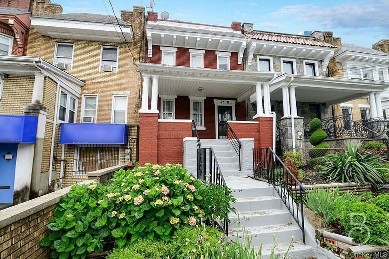 27-12 Ditmars Boulevard