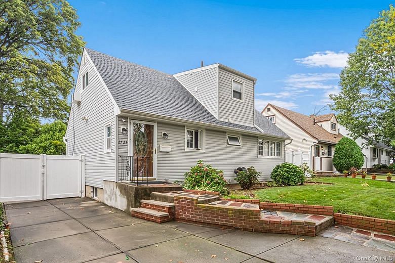 27-22 Bayside Lane