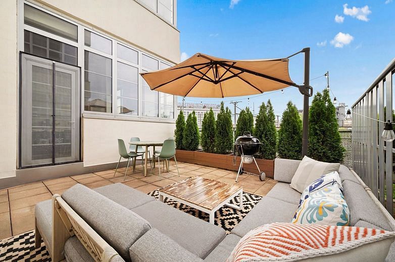 27-28 Thomson Avenue #128