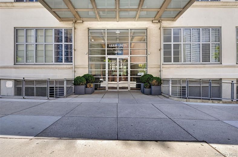 27-28 Thomson Avenue #250