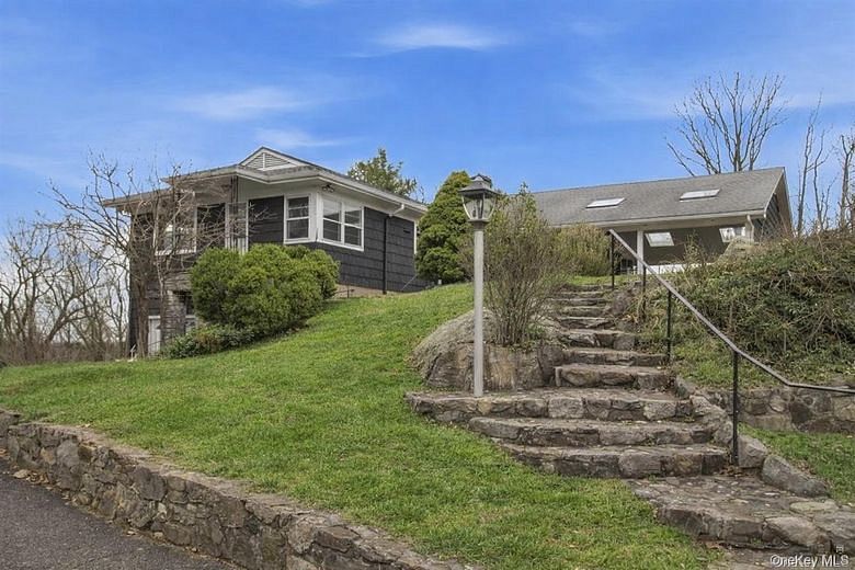 27 Allapartus Circle