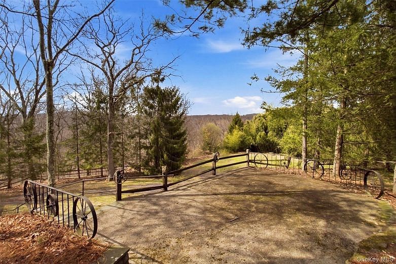 27 Allapartus Circle