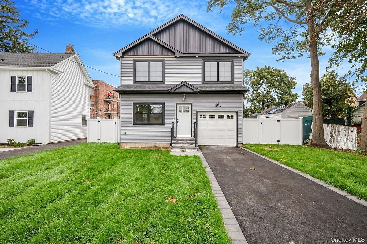 Image 1 of 38 for 27 Elizabeth Court in Long Island, Hempstead, NY, 11550