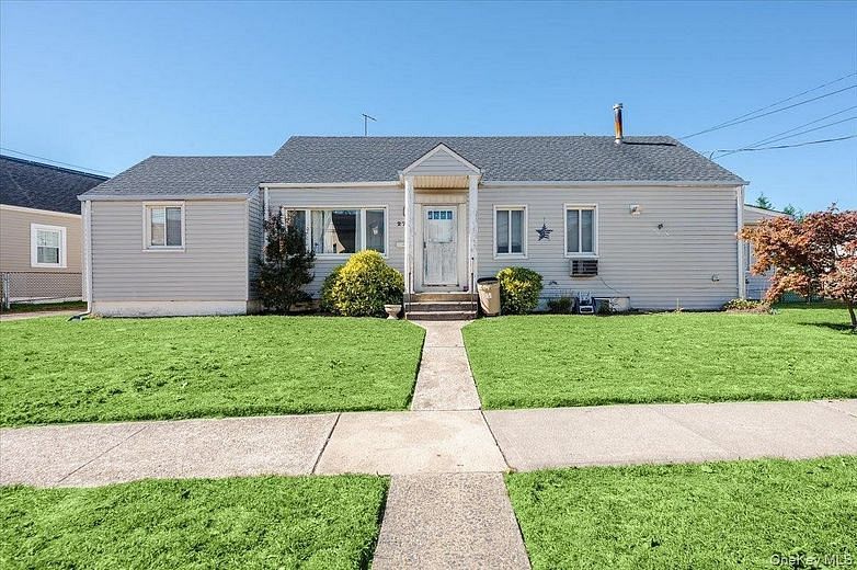 27 Hewlett Point Avenue