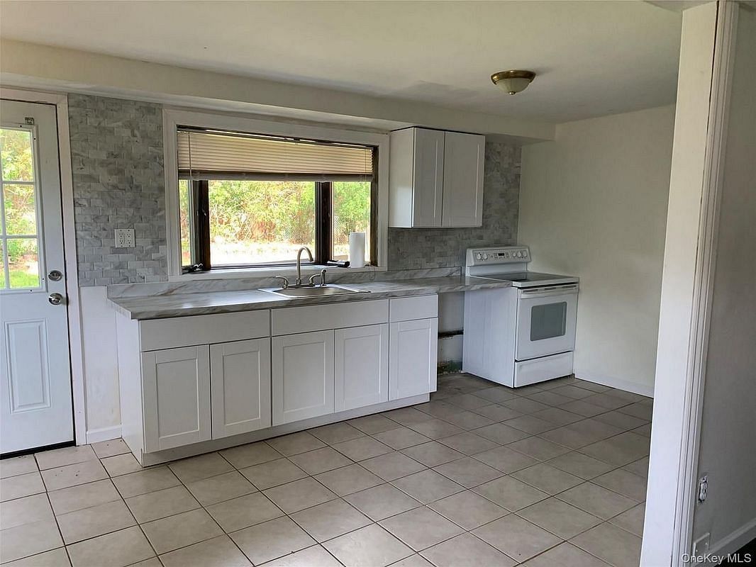 Image 1 of 13 for 27 Monterey Lane in Long Island, Brookhaven, NY, 11720