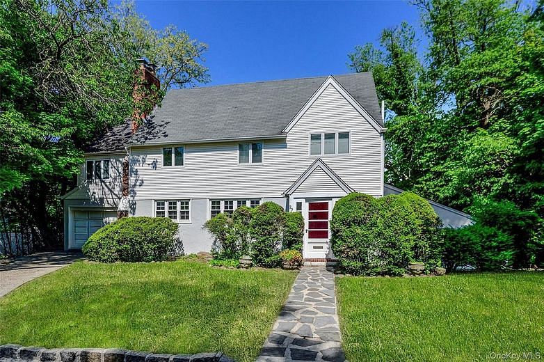 27 Ridge Drive E