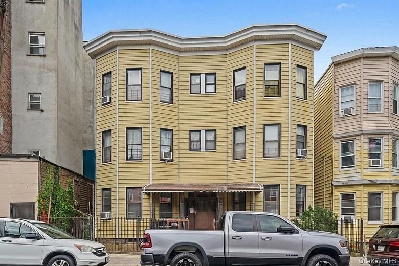 27 Saratoga Avenue