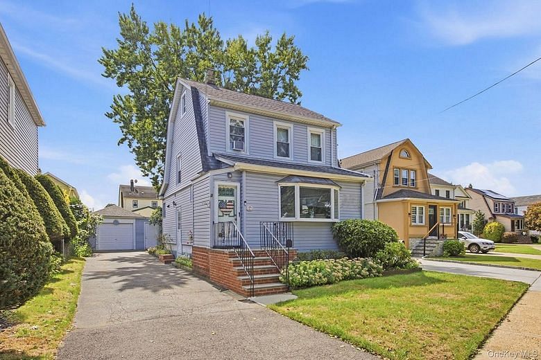 27 South Drive