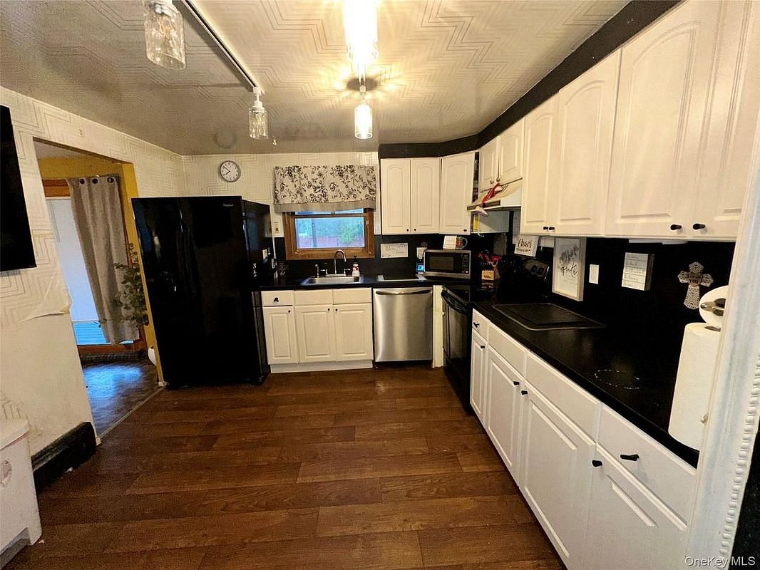 Image 1 of 19 for 27 Wedgewood Drive in Long Island, Brookhaven, NY, 11727