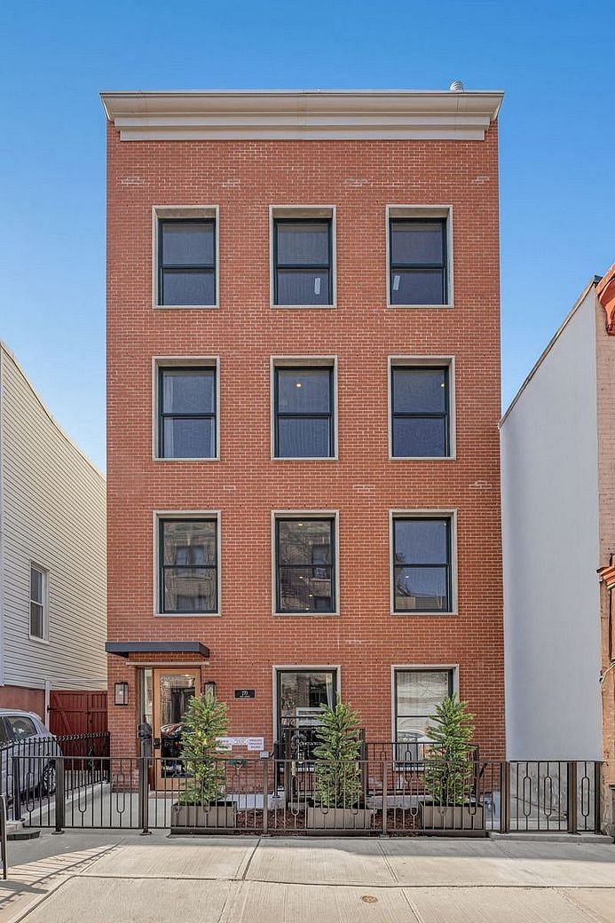 270 14th Street #TH1