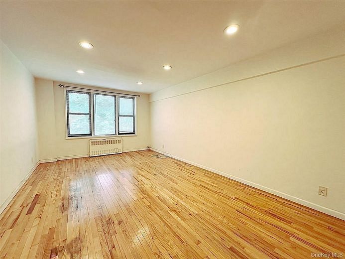 270 N Broadway #2HI
