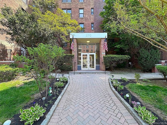 270 N Broadway #2HI