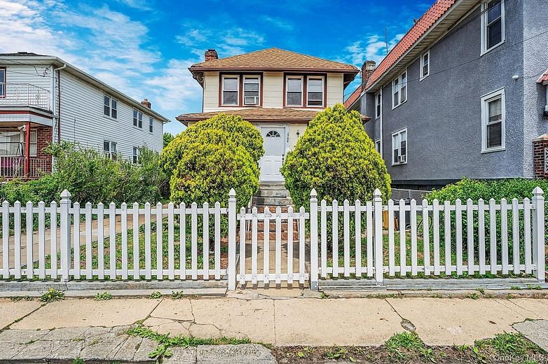 2706 Deerfield Road