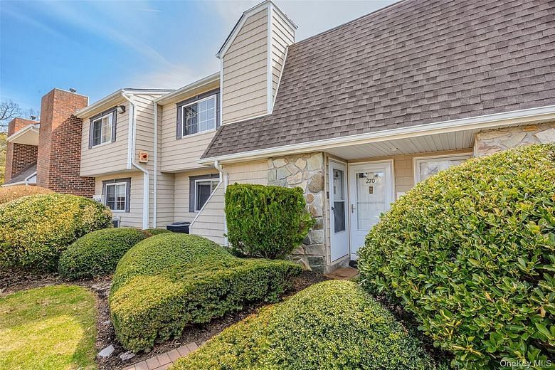 271 Lake Pointe Cirlce #271