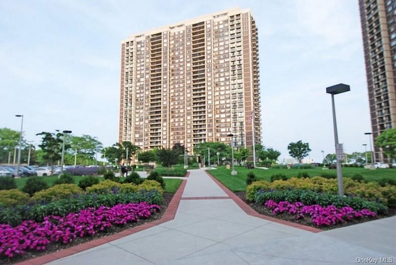 27110 Grand Central Parkway #6Y
