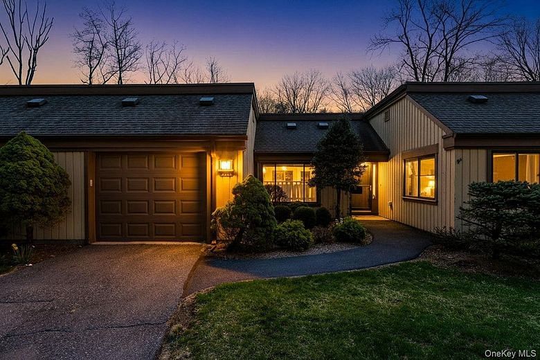 272 Heritage Hills #C