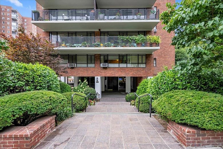 2727 Palisade Avenue #9B