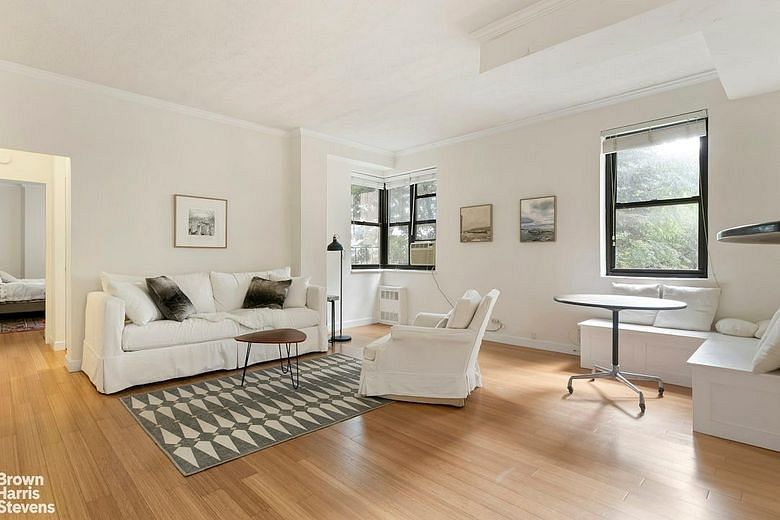 273 Bennett Avenue #2B