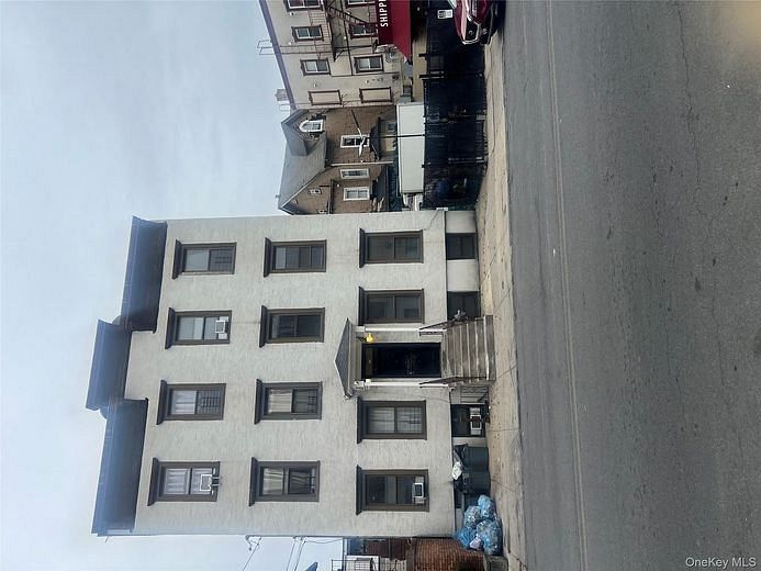 273 W Lincoln Avenue