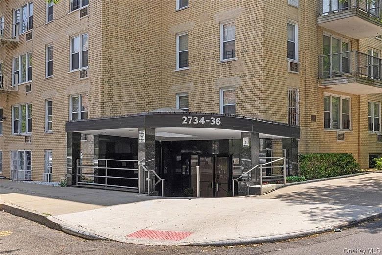 2736 Independence Avenue #2B