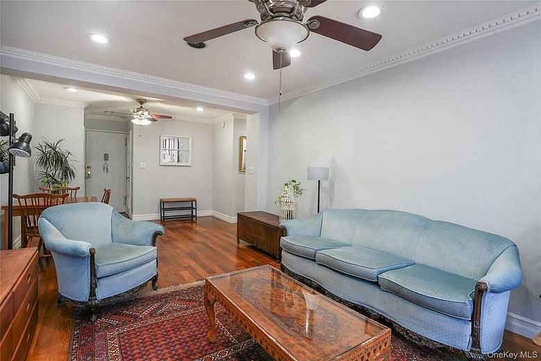 2736 Independence Avenue #6A