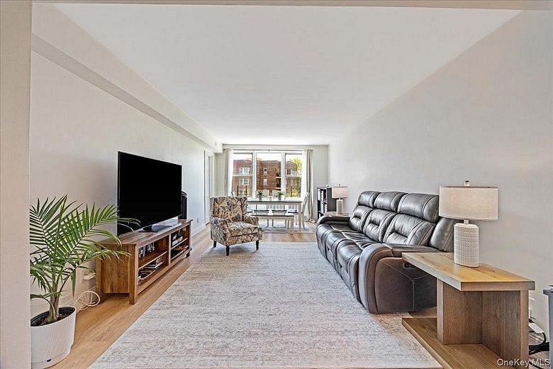 2736 Independence Avenue #6C