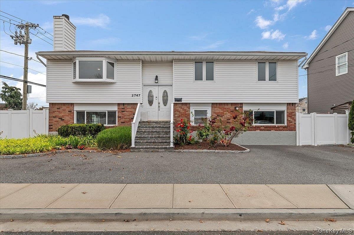Image 1 of 28 for 2747 Barbara Road in Long Island, Hempstead, NY, 11710