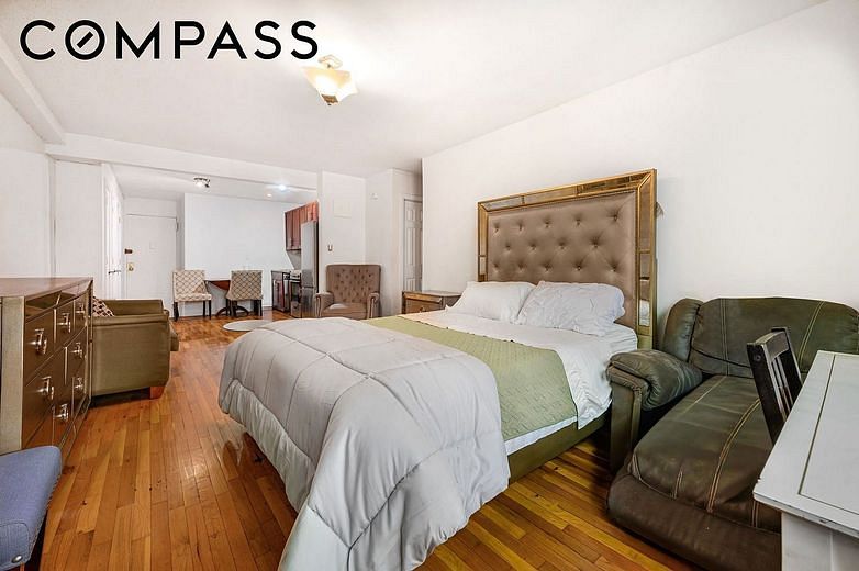 275 Webster Avenue #3G
