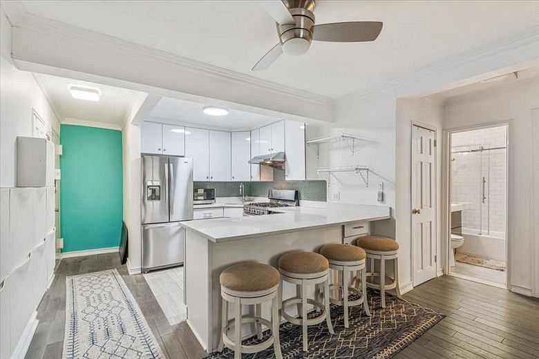 275 Webster Avenue #4i