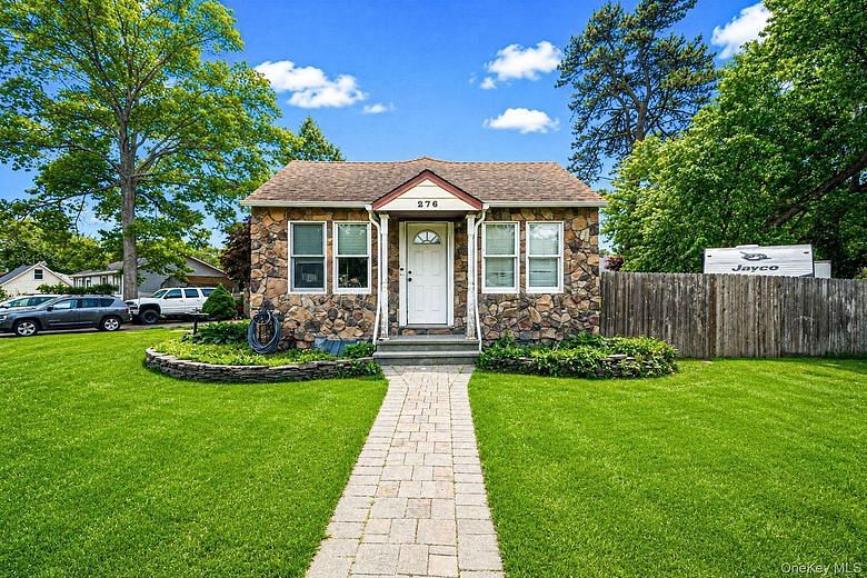 276 Dogwood Road W
