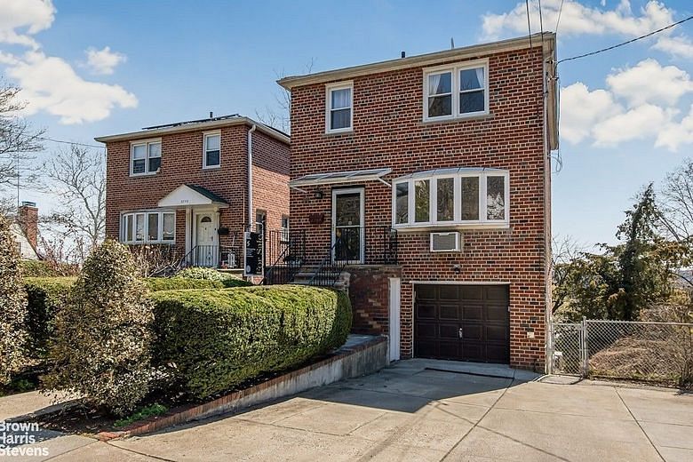 2768 Netherland Avenue