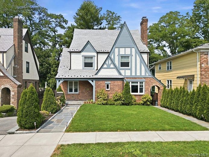 277 Devoe Avenue