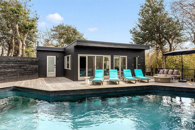 279 Bay Walk